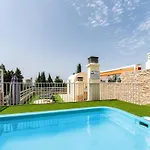 With Pool In The Heart Of Διαμέρισμα