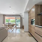 Διαμέρισμα With Pool In The Heart Of Μαρμπέλλα